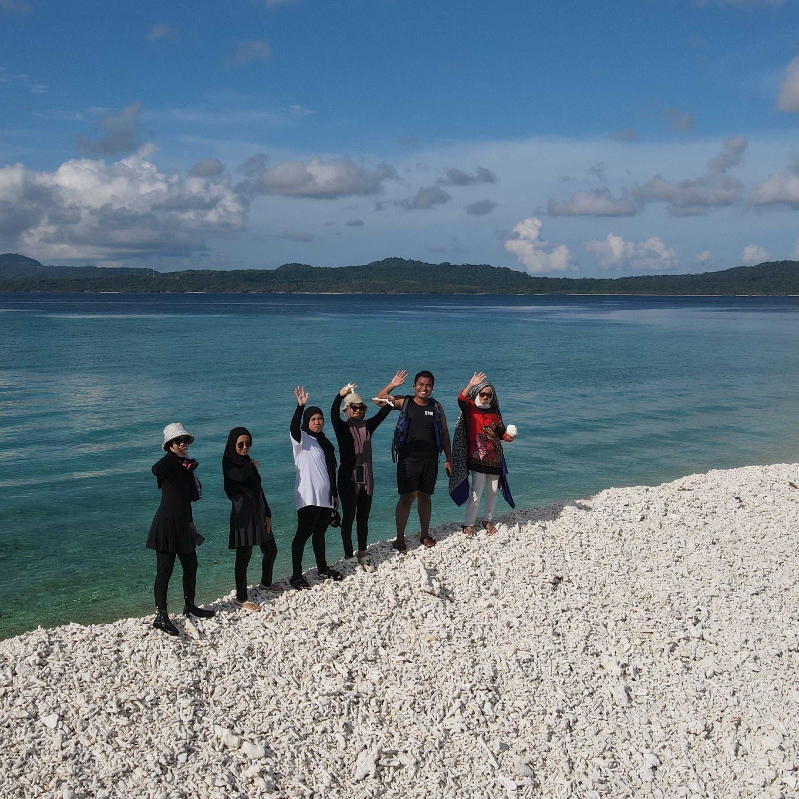 Private One Day Trip Island Hopping – Polassi, Tambolongan & Bahuluang Island