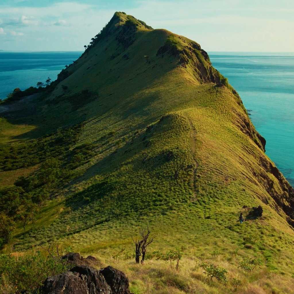 Nane Hill ridge on Polassi Island