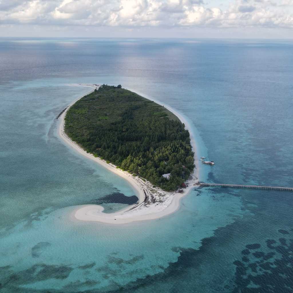 Island with a jetty from above, watch on TikTok